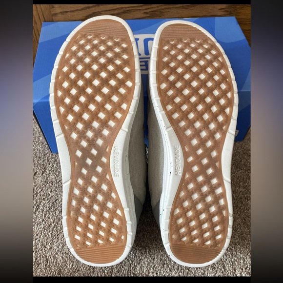 Hey Dude Paul Washed Fabric Ultra Light Low Top Sneakers Doeskin Tan Size 13